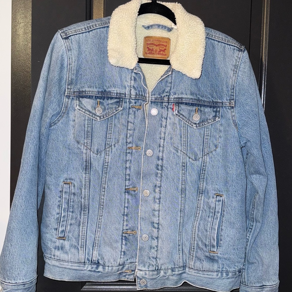 Woman's Large Levi's sherpa jean trucker jacket